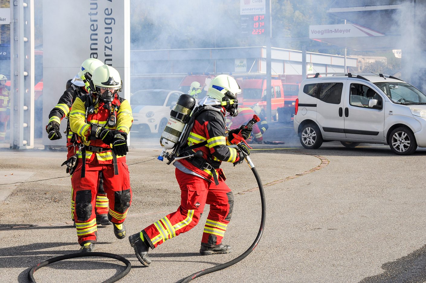 thumbnail: an-der-tankstelle-geraucht