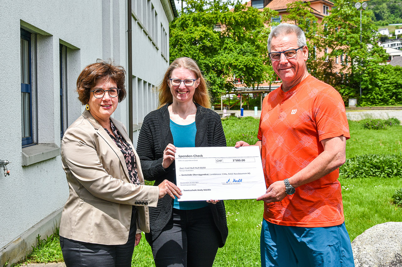 thumbnail: tennislehrer-spendet-sein-honorar