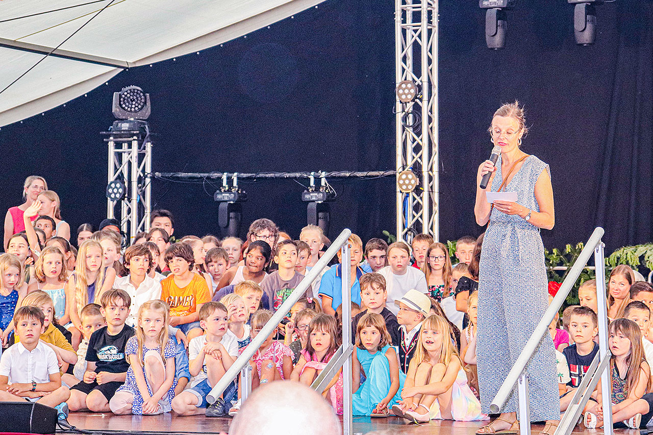 thumbnail: veltheim-wurde-zur-festlichen-fantasiewelt