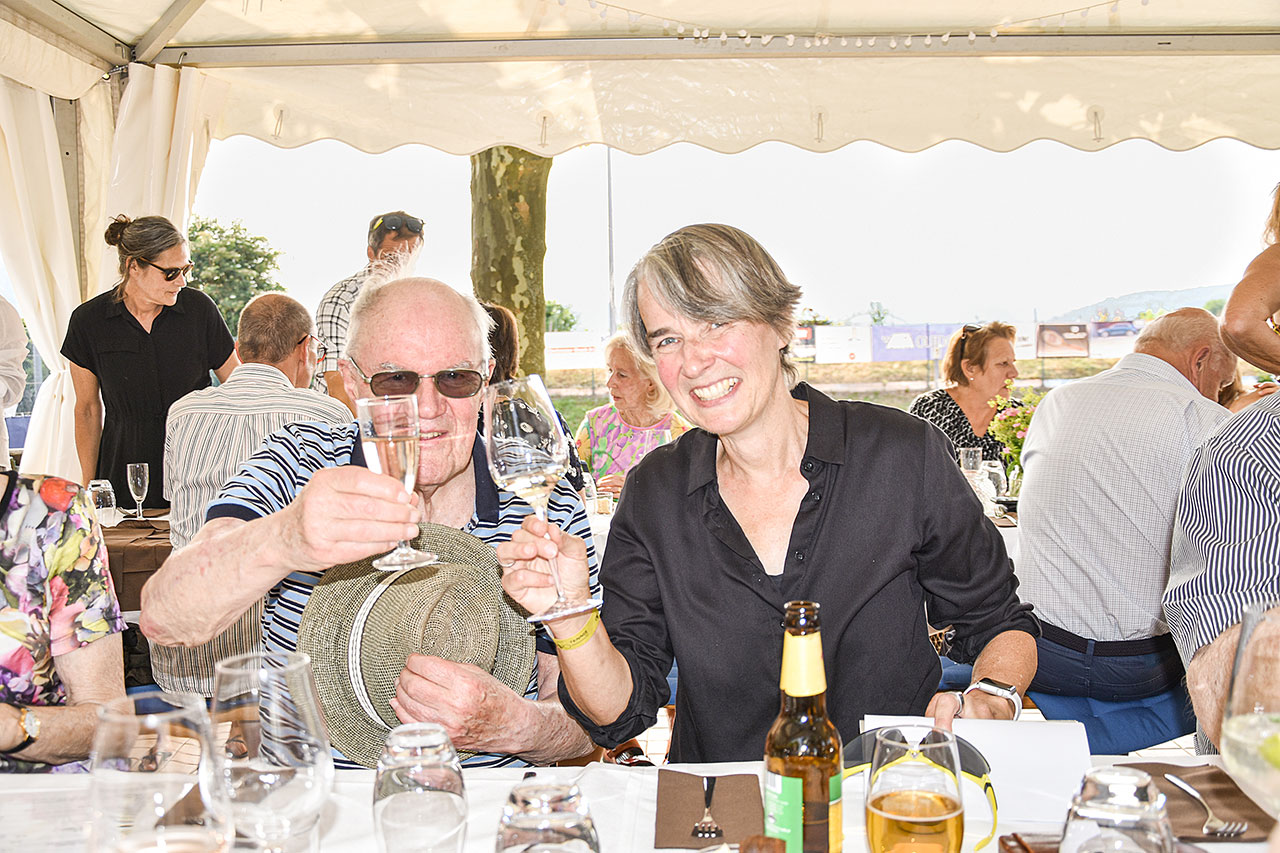 thumbnail: goldene-zeiten-fuer-den-tennisclub