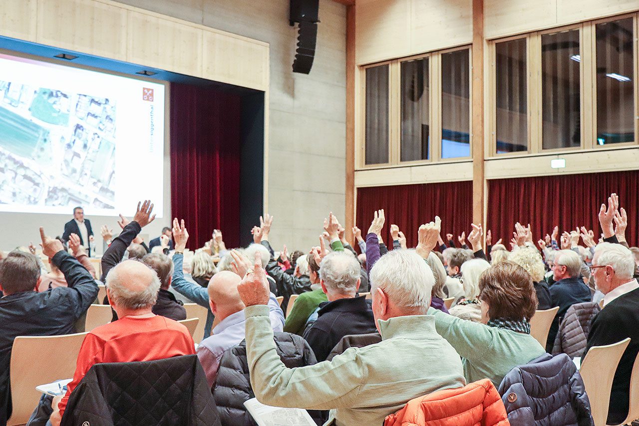 thumbnail: erste-gv-im-sickinga-festsaal