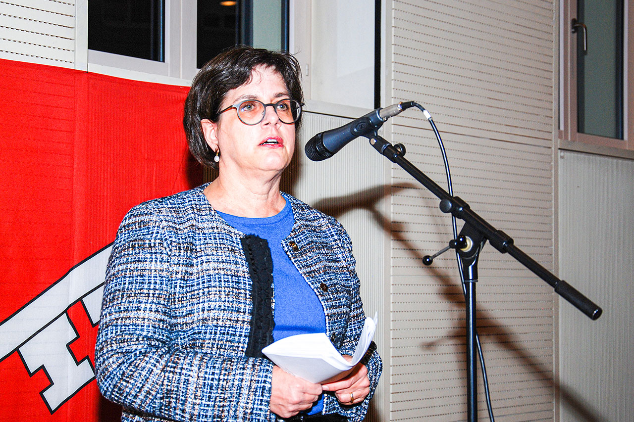 thumbnail: 12-000-personen-prognostiziert