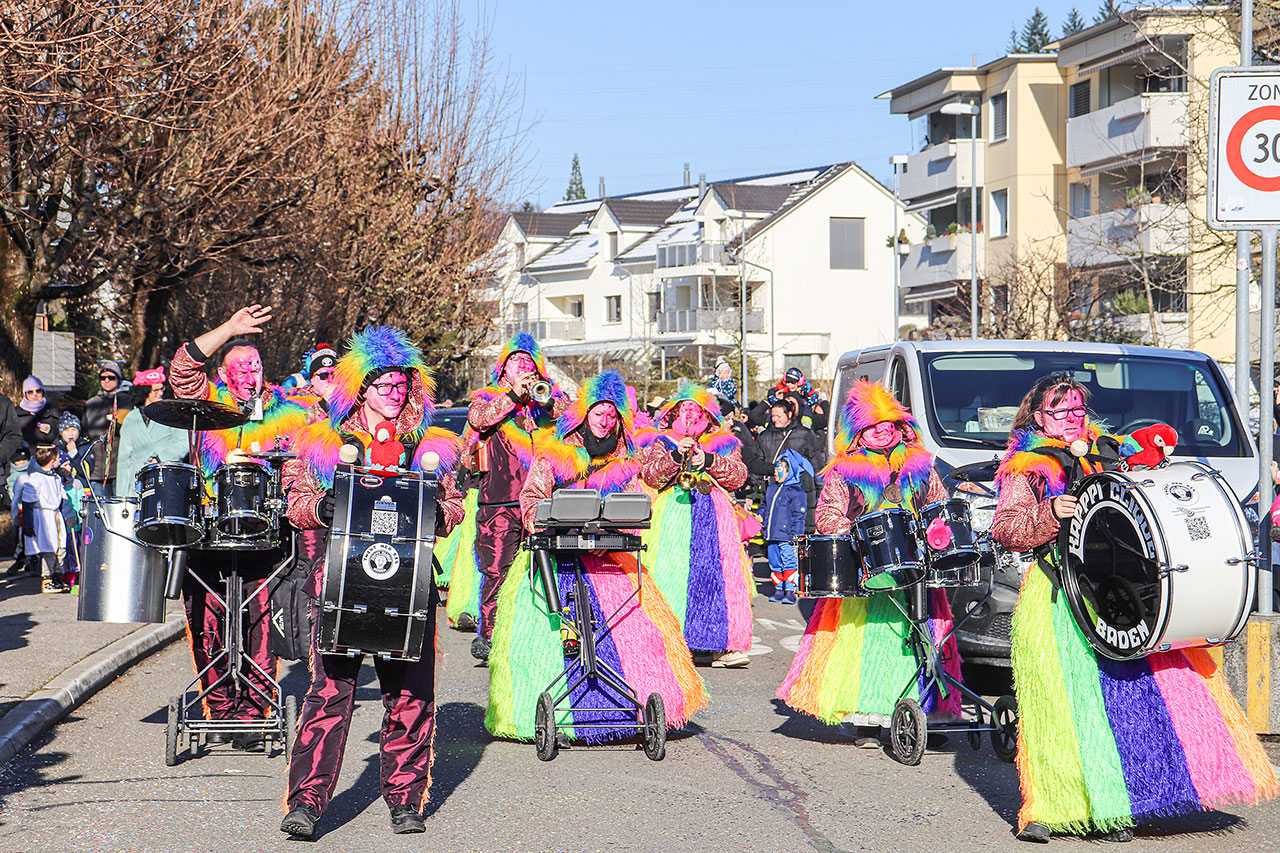 thumbnail: fisi-im-pischi-sorgt-fuer-blickfaenge