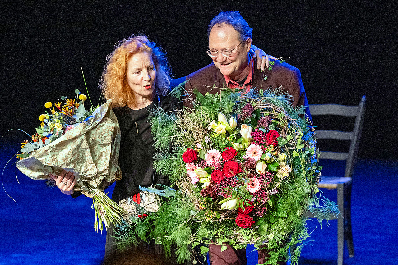 thumbnail: ein-abschied-wie-ein-feuerwerk