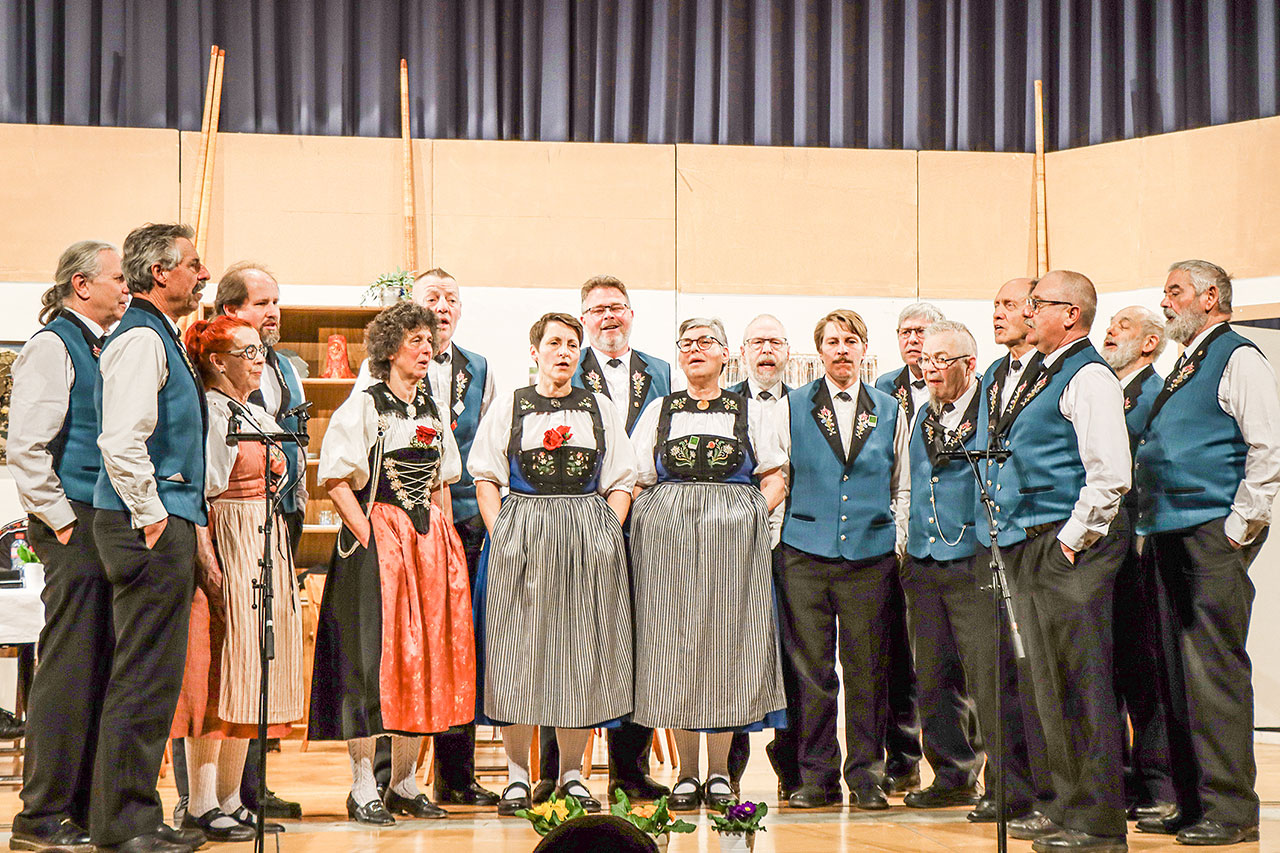 thumbnail: jodler-obig-erfreut-ueber-300-gaeste