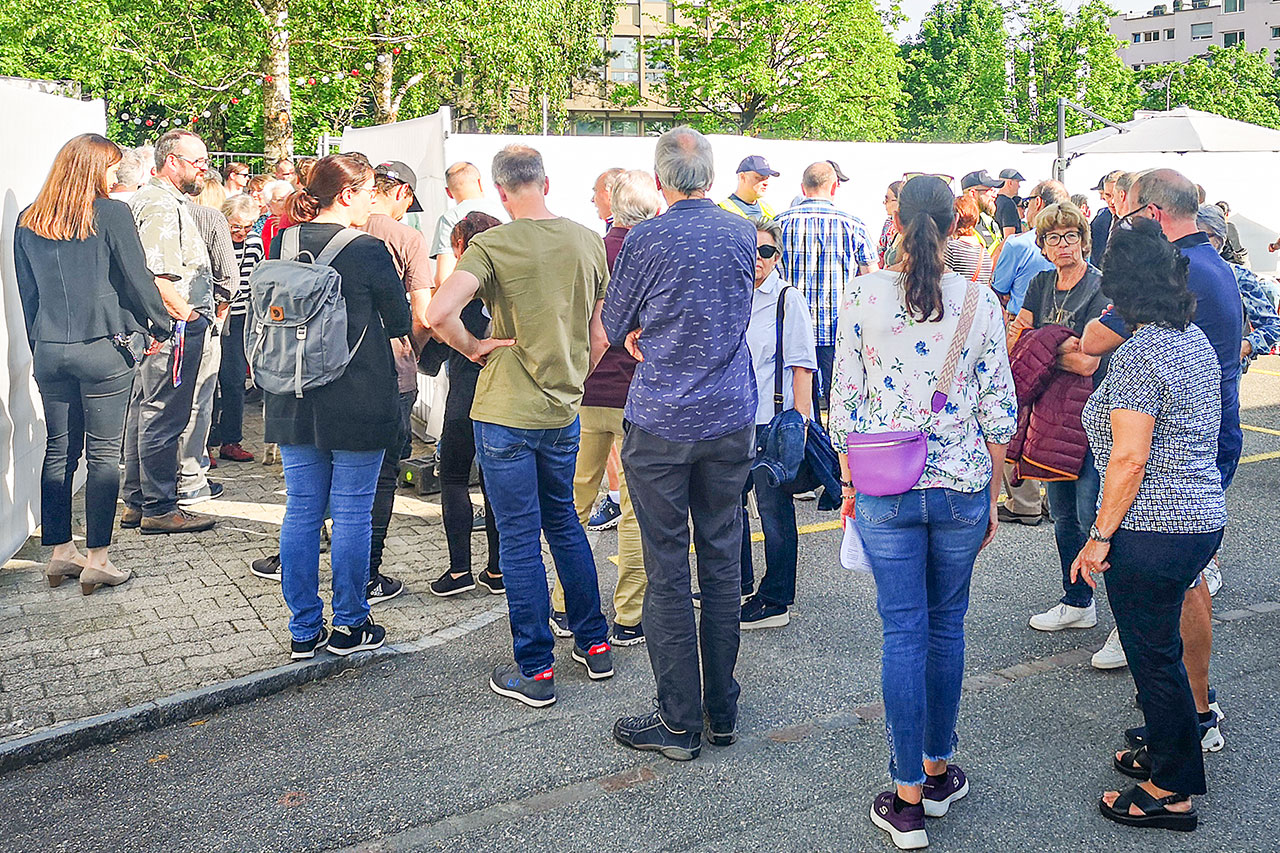 thumbnail: asylunterkunft-sorgt-fuer-grossen-andrang