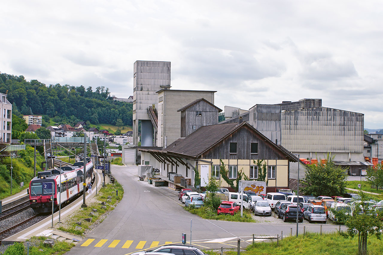 thumbnail: zentrale-in-zug-wird-gestaerkt