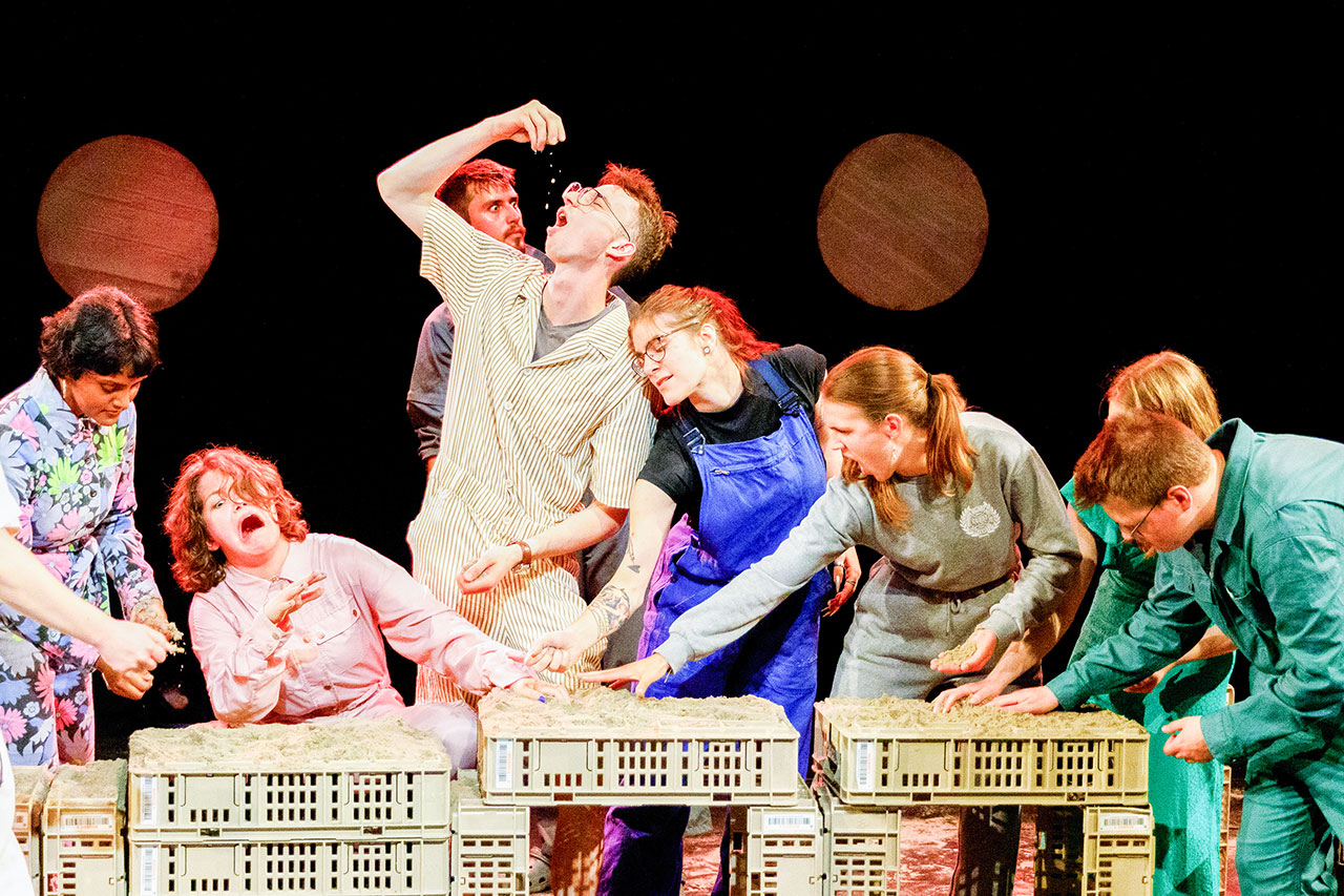 thumbnail: auf-der-buehne-stehen-braucht-mut