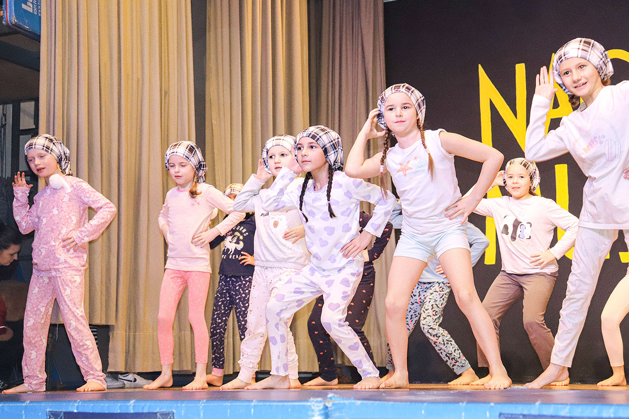 thumbnail: akrobatische-abenteuer-im-museum