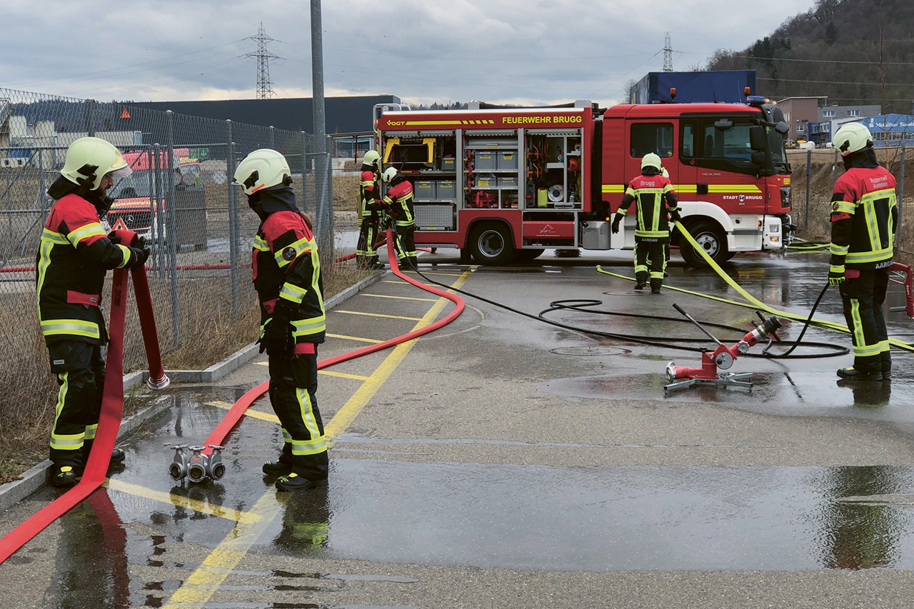thumbnail: voller-einsatz-bei-der-feuerwehr