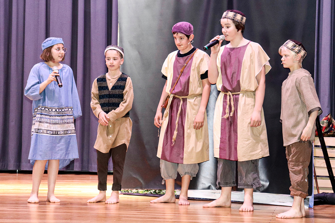 thumbnail: singen-tanzen-und-koenig-werden