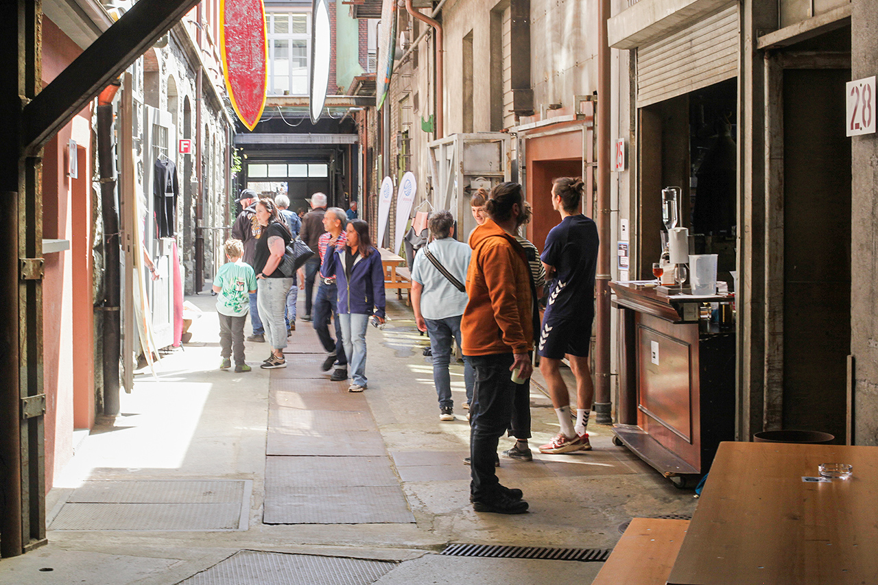 thumbnail: reger-betrieb-auf-dem-werkareal