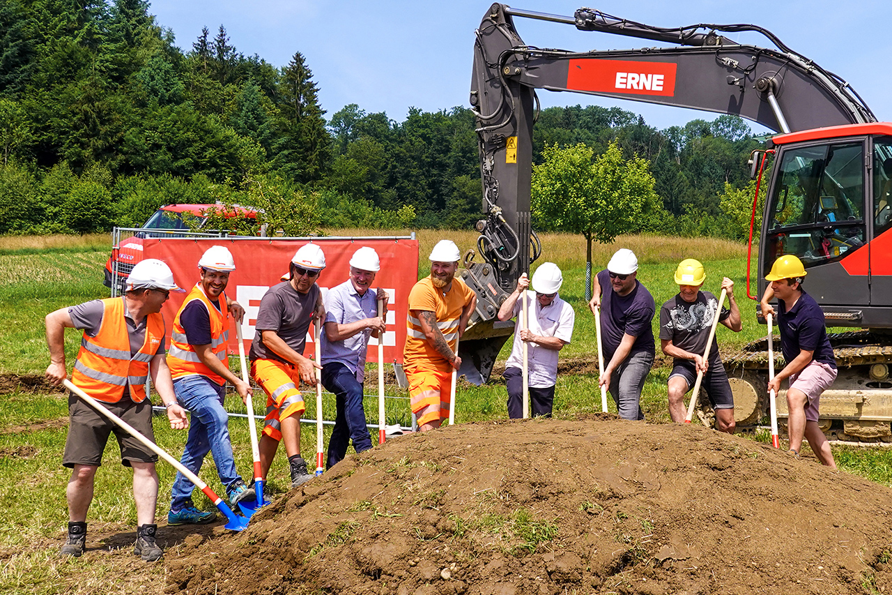 thumbnail: spatenstich-zur-wasserversorgung