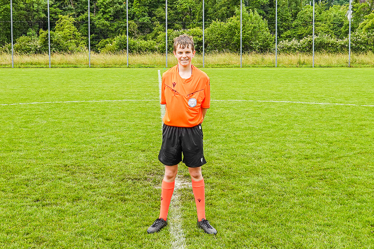 thumbnail: er-pfeift-schon-die-grossen