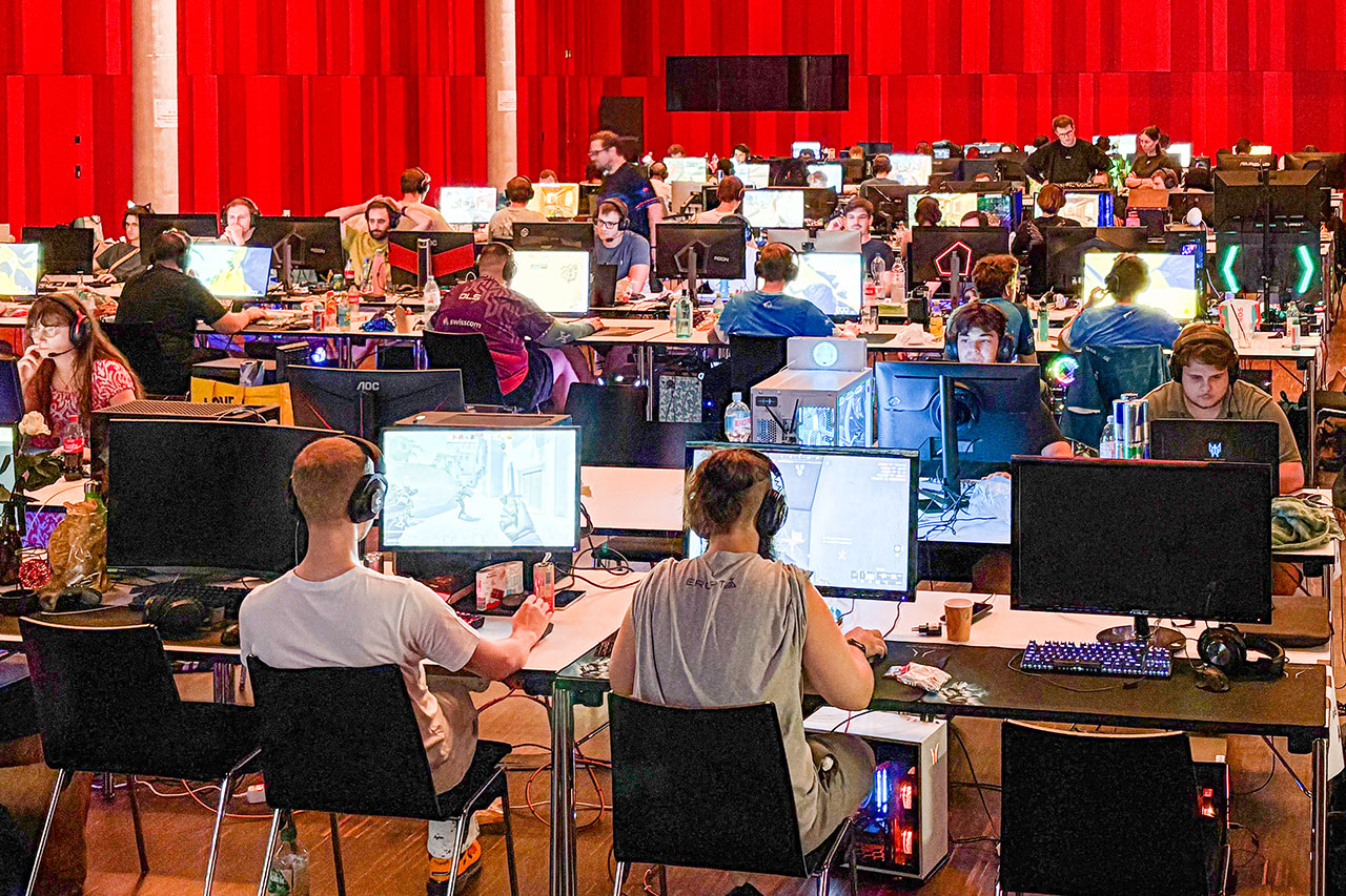 thumbnail: grossevent-verbindet-zwei-welten