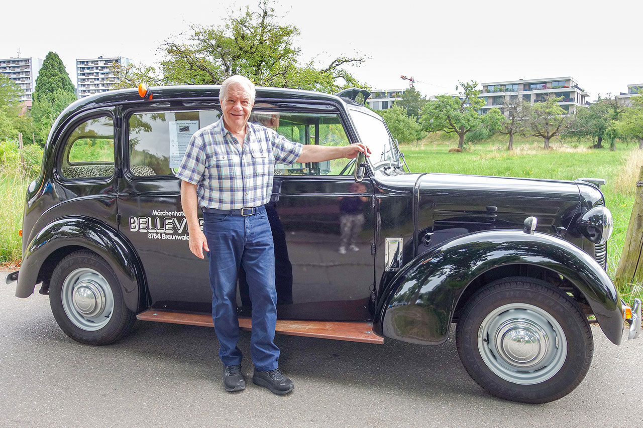 thumbnail: oldtimertaxi-als-mobile-bibliothek