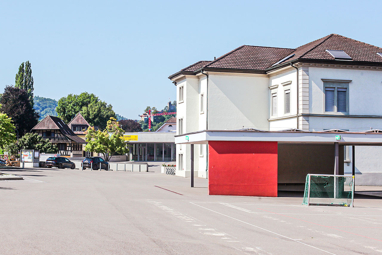 thumbnail: volksfest-fuer-zwei-neue-schulhaeuser