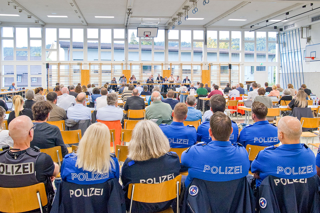thumbnail: 16-000-franken-miete-pro-polizist