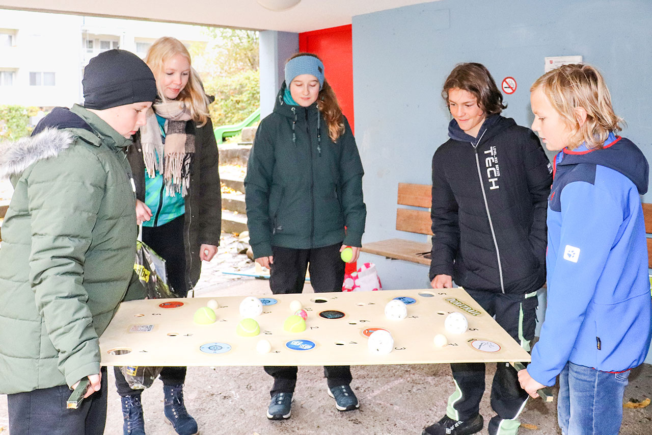 thumbnail: wo-bewegung-auf-gemeinschaft-trifft