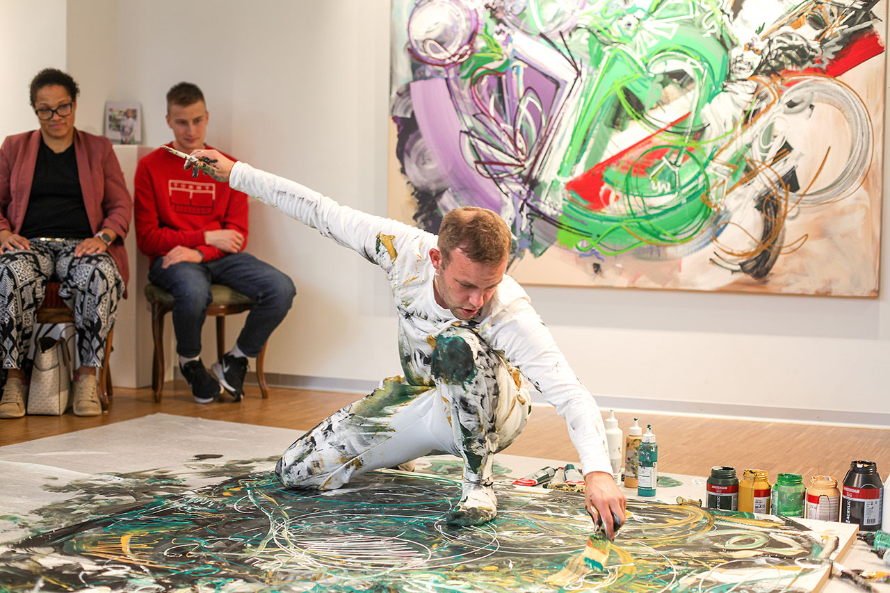 thumbnail: tanzend-zu-bildender-kunst