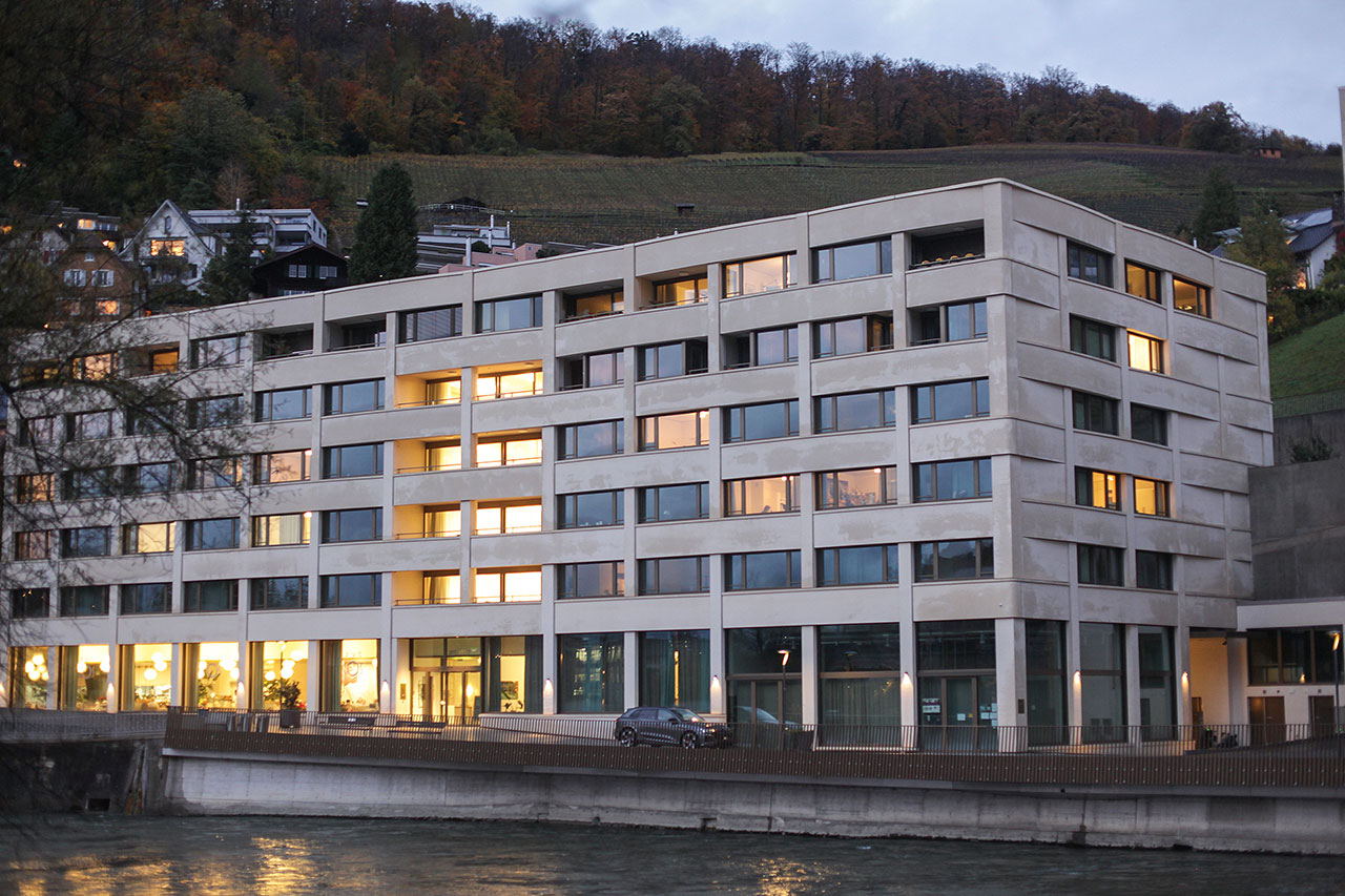 thumbnail: theatralisches-aufbluehen-im-alterszentrum