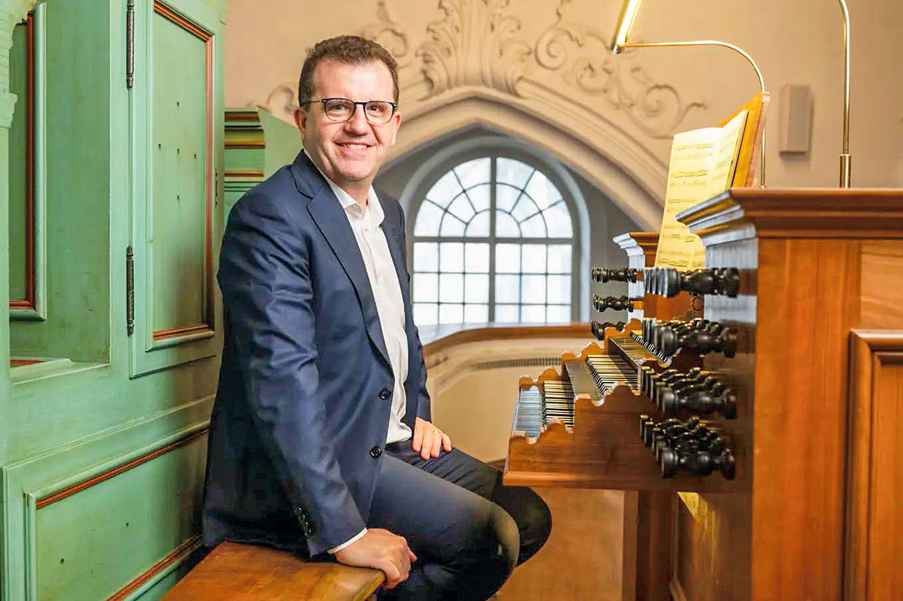 thumbnail: wuchtige-klaenge-auf-dem-friedhof