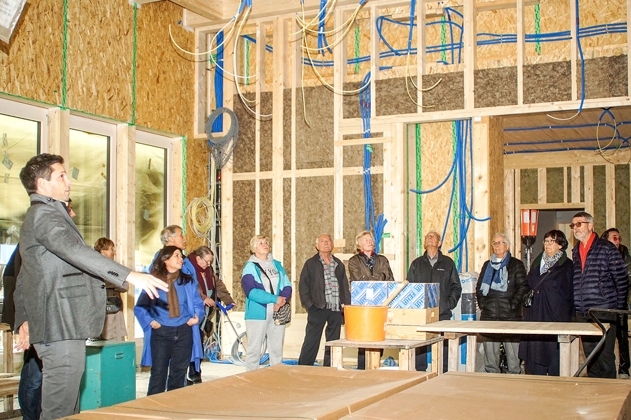 thumbnail: betriebsamkeit-statt-andacht