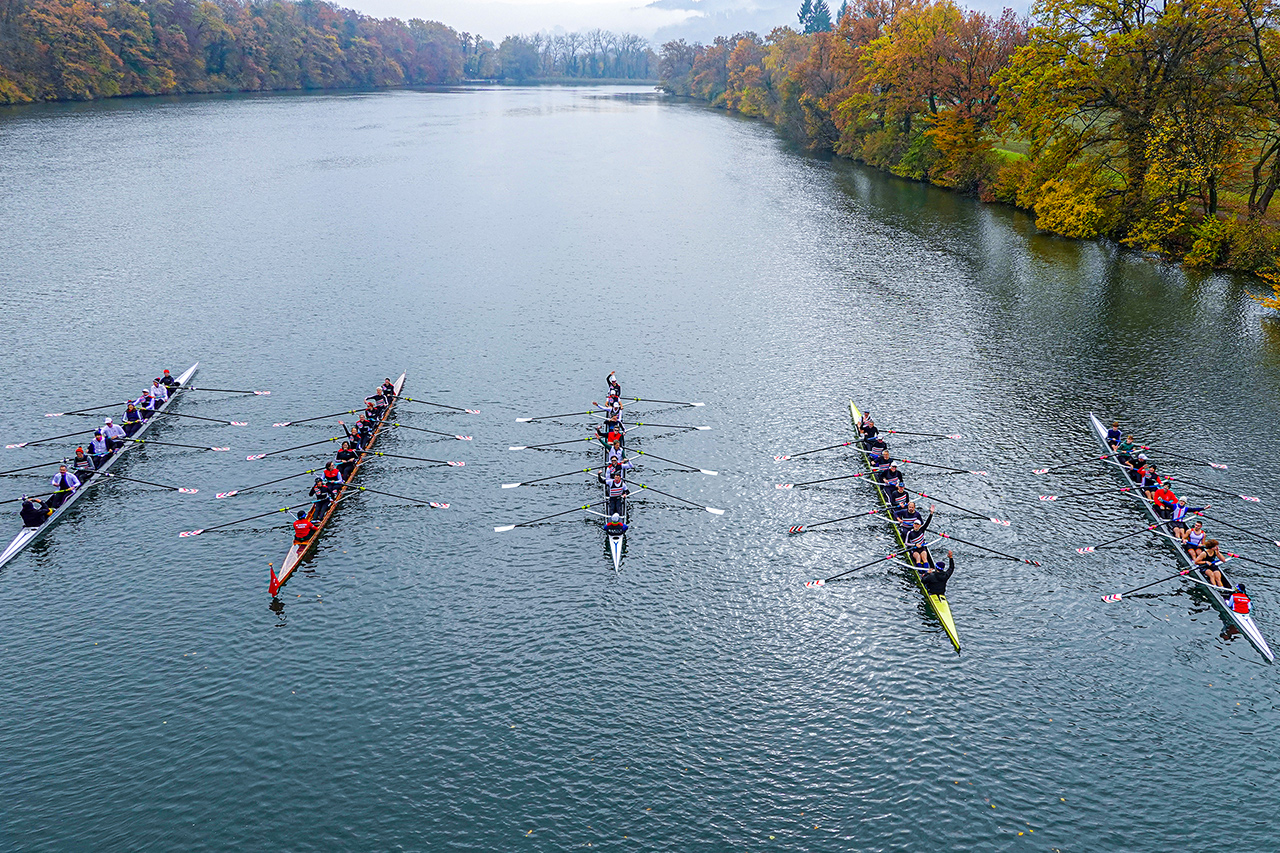thumbnail: fuenf-koenigsboote-auf-der-limmat