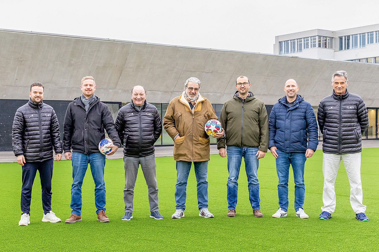 thumbnail: mobiler-kunstrasen-gegen-platzmangel