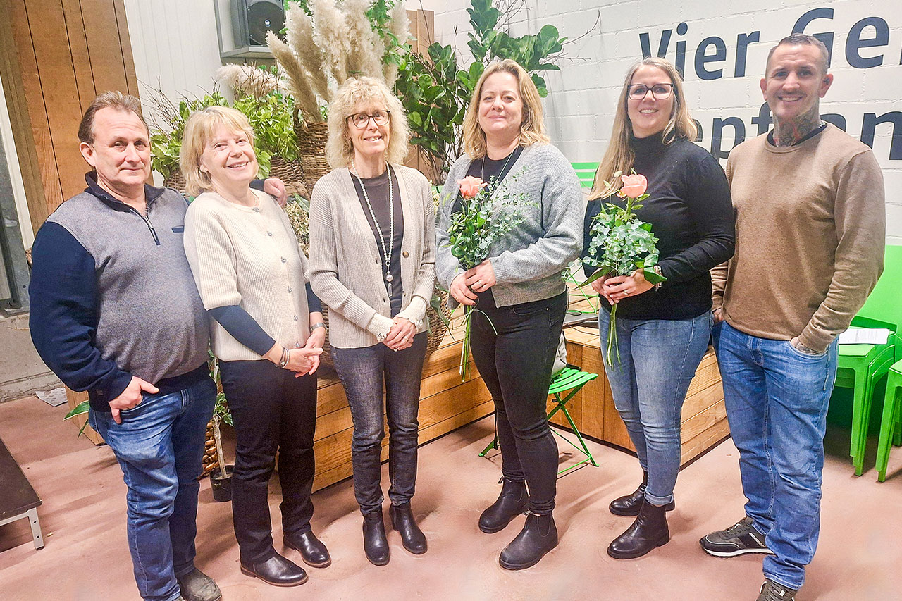 thumbnail: viel-applaus-fuer-den-vorstand