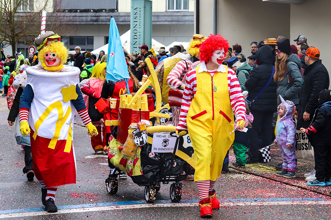 thumbnail: kinderumzug-guggen-und-gute-stimmung
