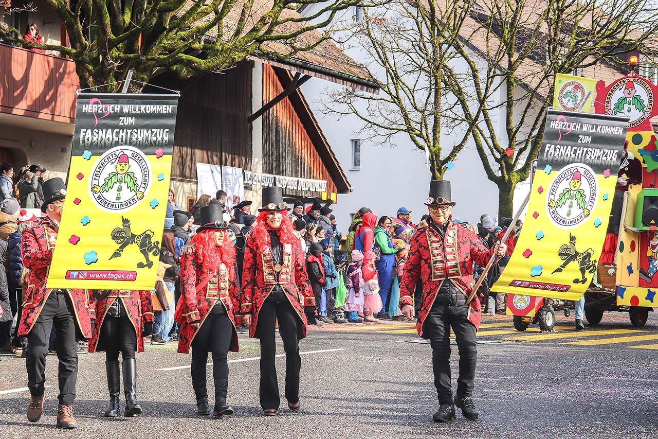 thumbnail: ein-dorf-im-fasnachtsrausch