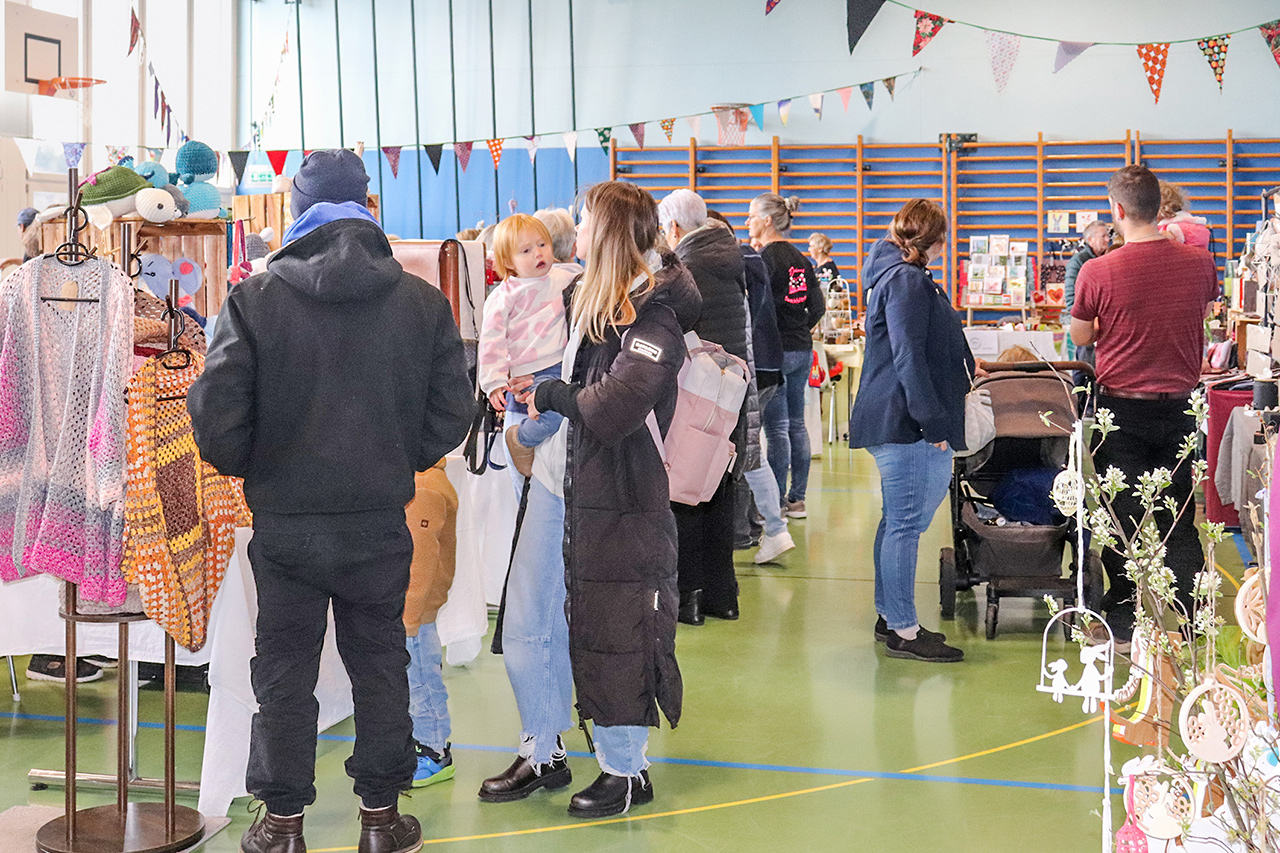 thumbnail: ein-fest-der-farben-und-des-handwerks