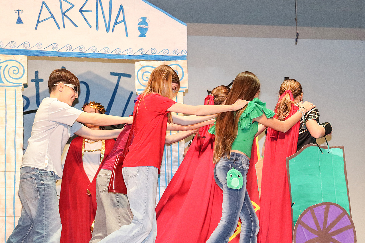 thumbnail: matteo-oli-emma-und-lara-auf-zeitreise