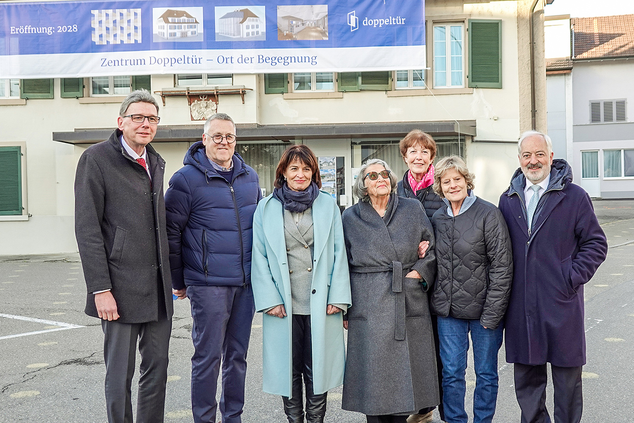 thumbnail: auftakt-fuer-das-zentrum-doppeltuer