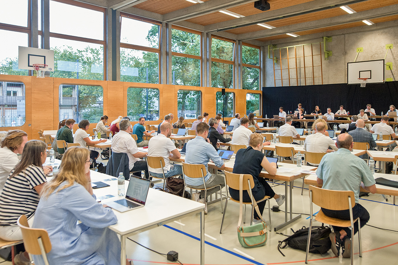 thumbnail: auch-die-turnhalle-ist-ein-sanierungsfall