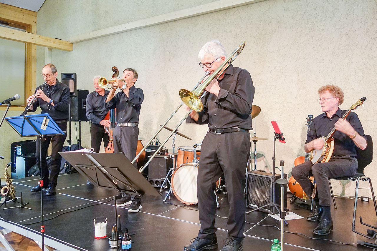 thumbnail: von-origami-rosen-und-jazzklaengen